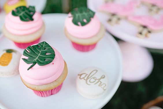 flamingo-aloha-cupcake
